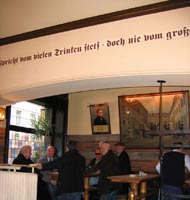 デュッセルドルフ旧市街のパブ